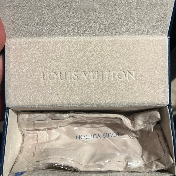 Louis Vuitton men’s aviator sunglasses - Picture 3 of 5